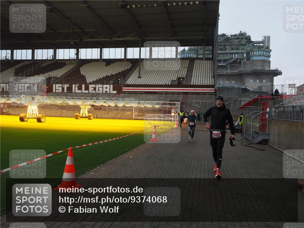 07.12.2025 - St. Pauli X-Mass-Run No. 15 Fabian Wolf http://msf.ph/oto/9374068 07.12.2025 09:58:47 Ziel 532, 655, 1003, 1115, 1528, 1542, 1603, 1782, 1785, 2392, 3308 meine-sportfotos.de