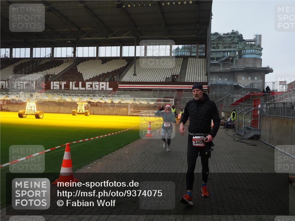 07.12.2025 - St. Pauli X-Mass-Run No. 15 Fabian Wolf http://msf.ph/oto/9374075 07.12.2025 09:58:48 Ziel 532, 655, 1003, 1115, 1528, 1542, 1782, 1785, 2392, 3308 meine-sportfotos.de