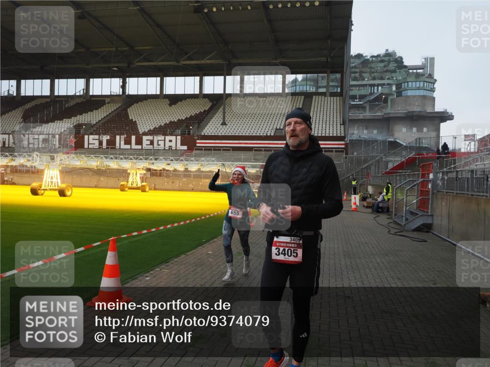 07.12.2025 - St. Pauli X-Mass-Run No. 15 Fabian Wolf http://msf.ph/oto/9374079 07.12.2025 09:58:49 Ziel 532, 655, 1003, 1115, 1528, 1542, 1782, 1785, 2392, 3308 meine-sportfotos.de