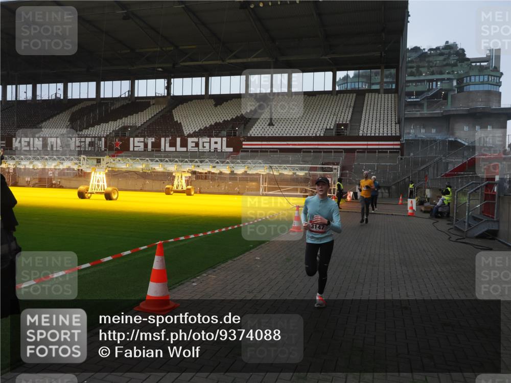 07.12.2025 - St. Pauli X-Mass-Run No. 15 Fabian Wolf http://msf.ph/oto/9374088 07.12.2025 09:59:02 Ziel 655, 2529, 3147, 3345 meine-sportfotos.de