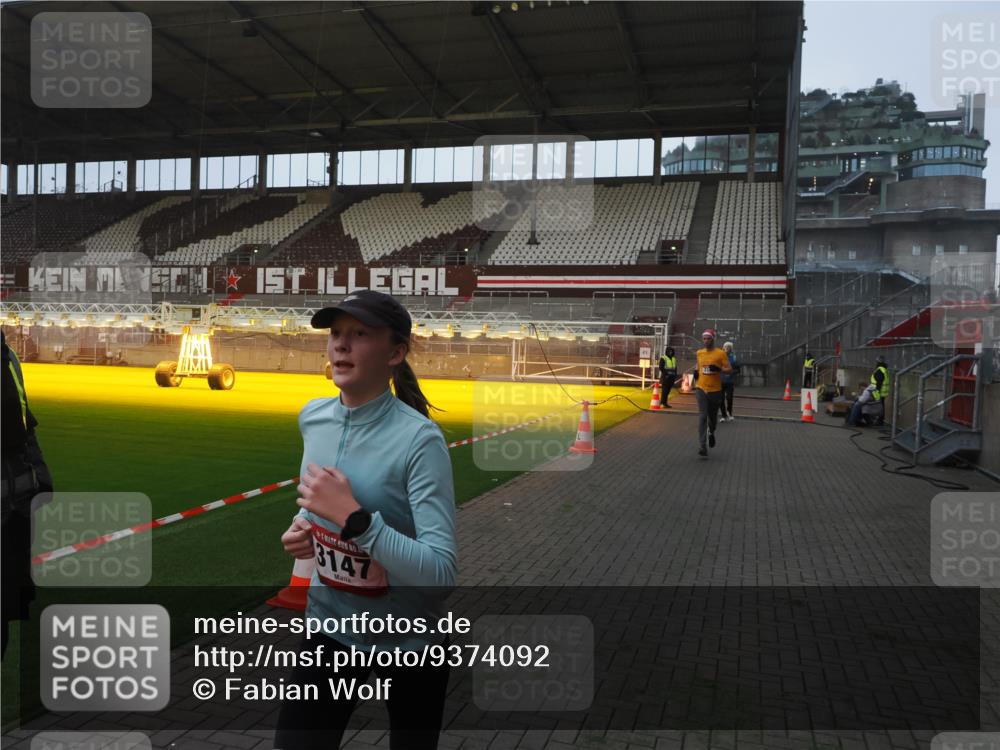 07.12.2025 - St. Pauli X-Mass-Run No. 15 Fabian Wolf http://msf.ph/oto/9374092 07.12.2025 09:59:03 Ziel 655, 2529, 3147, 3345 meine-sportfotos.de