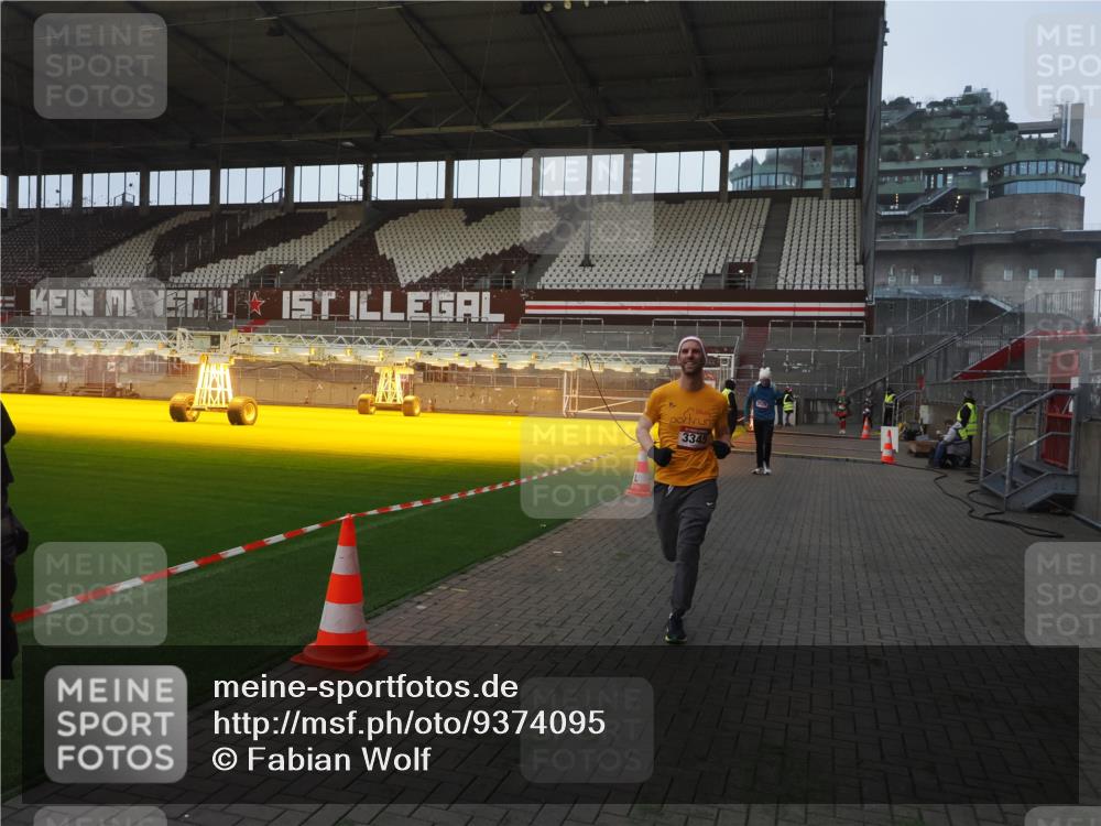 07.12.2025 - St. Pauli X-Mass-Run No. 15 Fabian Wolf http://msf.ph/oto/9374095 07.12.2025 09:59:05 Ziel 2529, 3147, 3345 meine-sportfotos.de