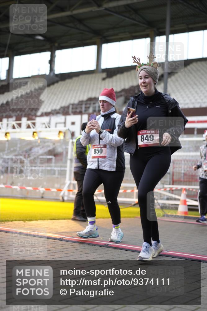 07.12.2025 - St. Pauli X-Mass-Run No. 15 Patografie http://msf.ph/oto/9374111 07.12.2025 12:07:47 Ziel 587, 849, 850, 1899, 3460, 3667, 3668, 3691, 3739, 3816, 3898, 3899, 4035, 4210, 4332, 4393, 4395, 4730, 4786, 4791, 4792 meine-sportfotos.de