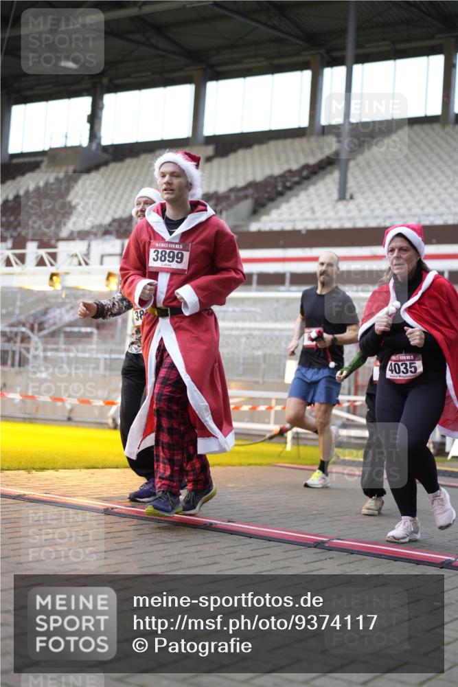07.12.2025 - St. Pauli X-Mass-Run No. 15 Patografie http://msf.ph/oto/9374117 07.12.2025 12:07:49 Ziel 587, 849, 850, 1899, 2953, 2954, 3460, 3667, 3668, 3691, 3739, 3816, 3898, 3899, 4035, 4210, 4332, 4393, 4395, 4722, 4730, 4786, 4791, 4792 meine-sportfotos.de