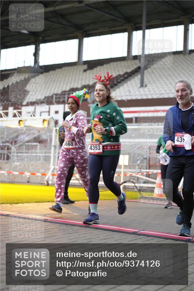 07.12.2025 - St. Pauli X-Mass-Run No. 15 Patografie http://msf.ph/oto/9374126 07.12.2025 12:07:52 Ziel 587, 849, 850, 1899, 2953, 2954, 3460, 3667, 3668, 3691, 3739, 3816, 3898, 3899, 4035, 4210, 4332, 4393, 4395, 4722, 4730 meine-sportfotos.de