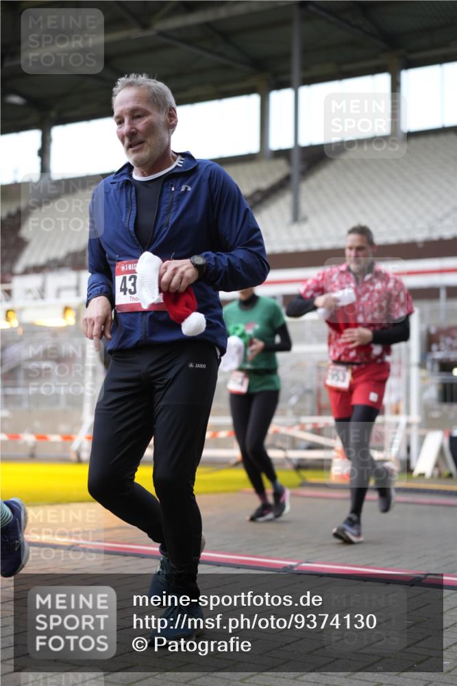 07.12.2025 - St. Pauli X-Mass-Run No. 15 Patografie http://msf.ph/oto/9374130 07.12.2025 12:07:53 Ziel 587, 849, 850, 1899, 2953, 2954, 3460, 3667, 3668, 3691, 3816, 3898, 3899, 4035, 4210, 4393, 4395, 4722, 4730 meine-sportfotos.de