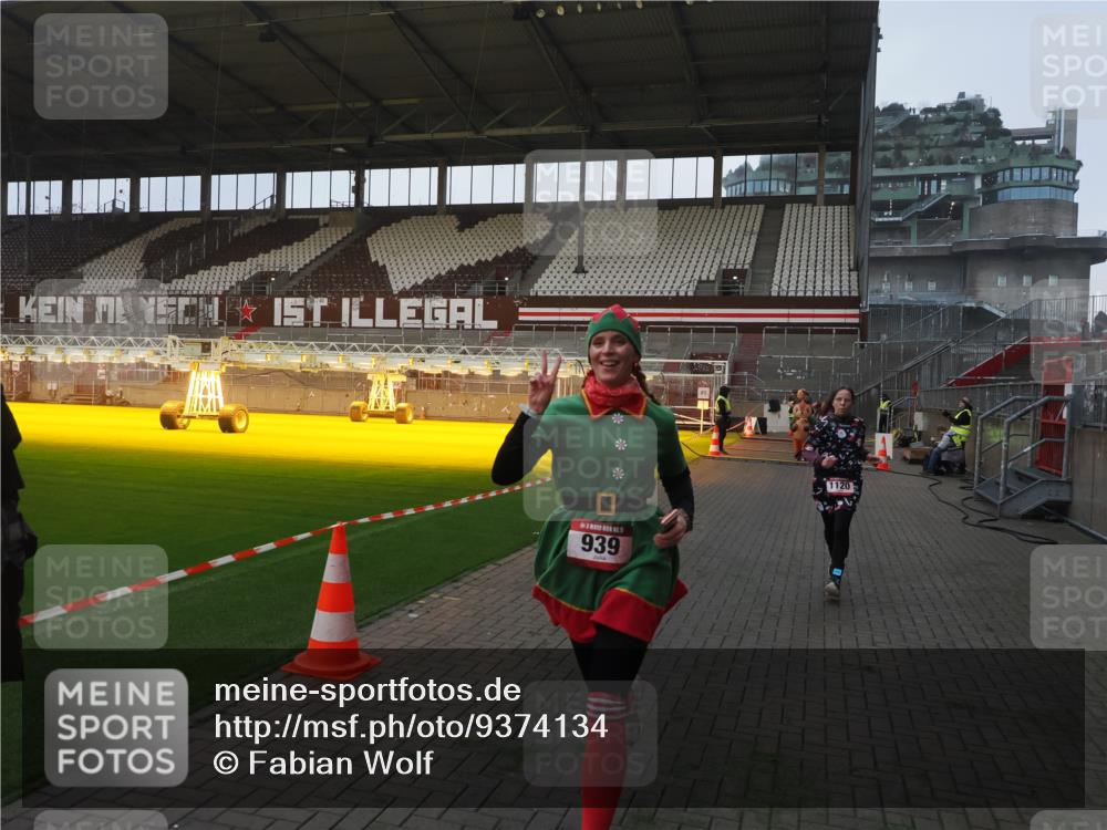 07.12.2025 - St. Pauli X-Mass-Run No. 15 Fabian Wolf http://msf.ph/oto/9374134 07.12.2025 09:59:15 Ziel 939, 1120, 2529, 2657, 3147, 3345 meine-sportfotos.de