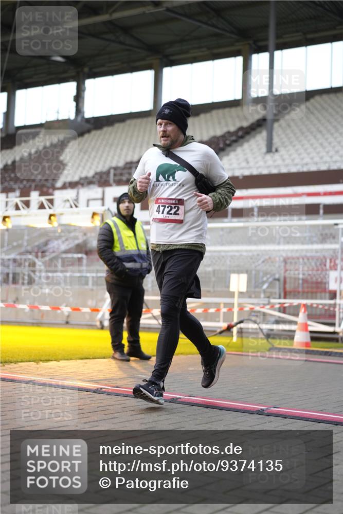 07.12.2025 - St. Pauli X-Mass-Run No. 15 Patografie http://msf.ph/oto/9374135 07.12.2025 12:07:55 Ziel 587, 849, 850, 1224, 1899, 2953, 2954, 3460, 3668, 3816, 3898, 3899, 4035, 4393, 4395, 4722 meine-sportfotos.de