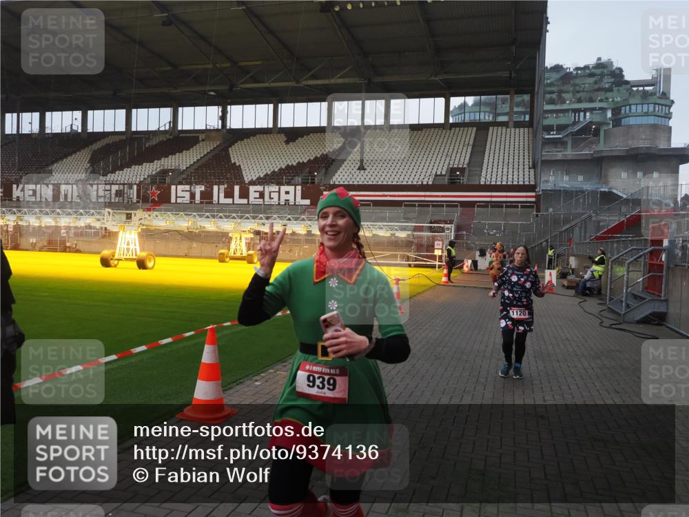 07.12.2025 - St. Pauli X-Mass-Run No. 15 Fabian Wolf http://msf.ph/oto/9374136 07.12.2025 09:59:16 Ziel 939, 1120, 2529, 2657, 3147, 3345 meine-sportfotos.de