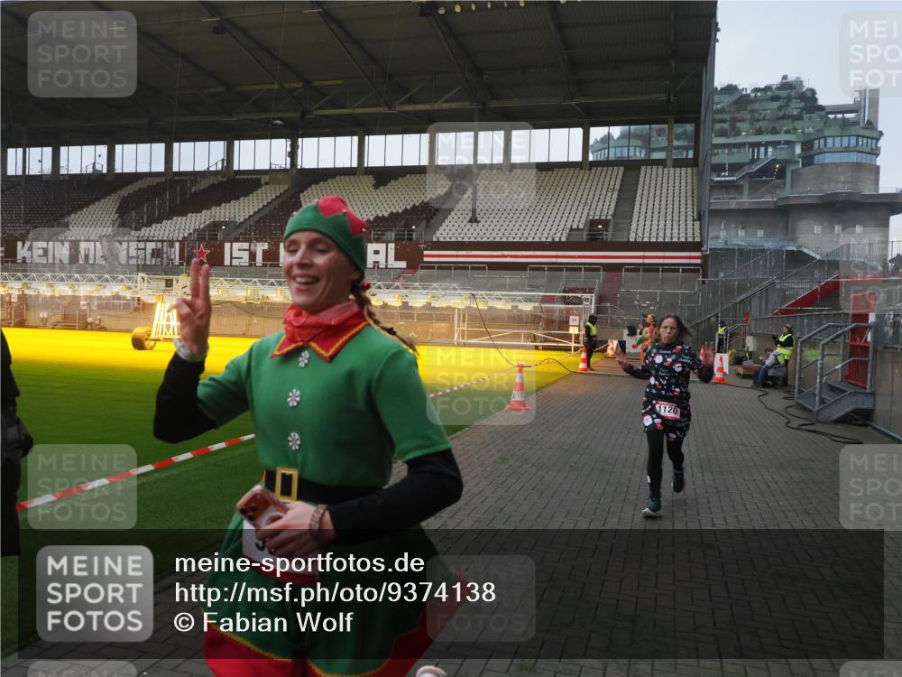 07.12.2025 - St. Pauli X-Mass-Run No. 15 Fabian Wolf http://msf.ph/oto/9374138 07.12.2025 09:59:16 Ziel 939, 1120, 2529, 2657, 3147, 3345 meine-sportfotos.de