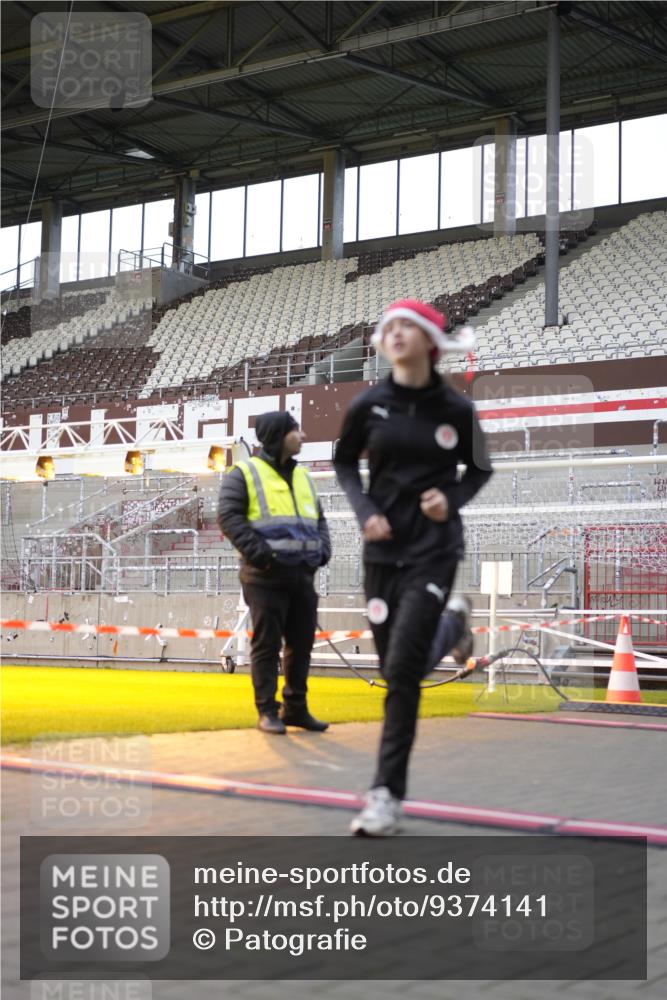07.12.2025 - St. Pauli X-Mass-Run No. 15 Patografie http://msf.ph/oto/9374141 07.12.2025 12:07:59 Ziel 587, 849, 850, 1224, 1899, 2953, 2954, 3668, 3898, 3899, 4035, 4393, 4395, 4722 meine-sportfotos.de