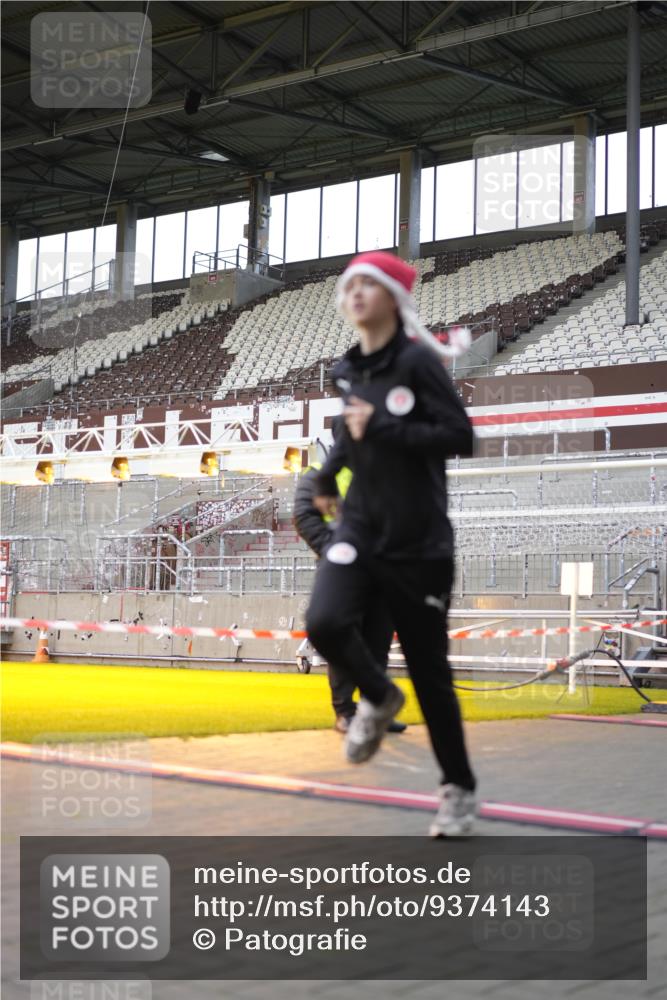 07.12.2025 - St. Pauli X-Mass-Run No. 15 Patografie http://msf.ph/oto/9374143 07.12.2025 12:07:59 Ziel 587, 849, 850, 1224, 1899, 2953, 2954, 3668, 3898, 3899, 4035, 4393, 4395, 4722 meine-sportfotos.de