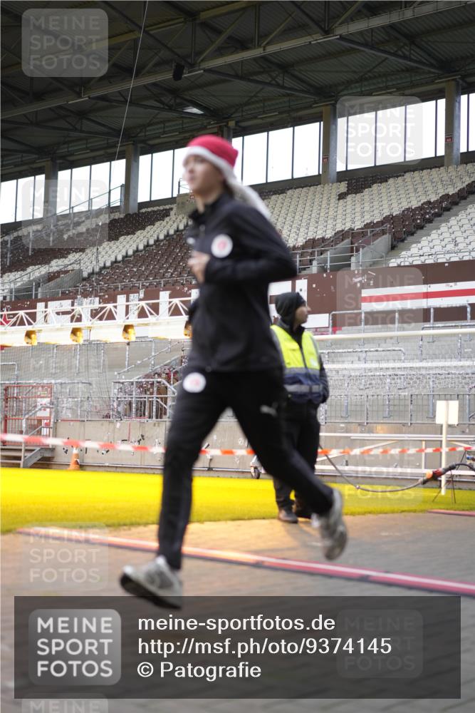 07.12.2025 - St. Pauli X-Mass-Run No. 15 Patografie http://msf.ph/oto/9374145 07.12.2025 12:07:59 Ziel 587, 849, 850, 1224, 1899, 2953, 2954, 3668, 3898, 3899, 4035, 4393, 4395, 4722 meine-sportfotos.de