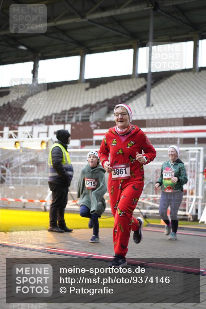 07.12.2025 - St. Pauli X-Mass-Run No. 15 Patografie http://msf.ph/oto/9374146 07.12.2025 12:08:11 Ziel 1224, 1940, 1943, 3397, 3609, 3861, 3867, 4212, 4213, 4214, 4215, 4269, 4271, 4272, 4292 meine-sportfotos.de