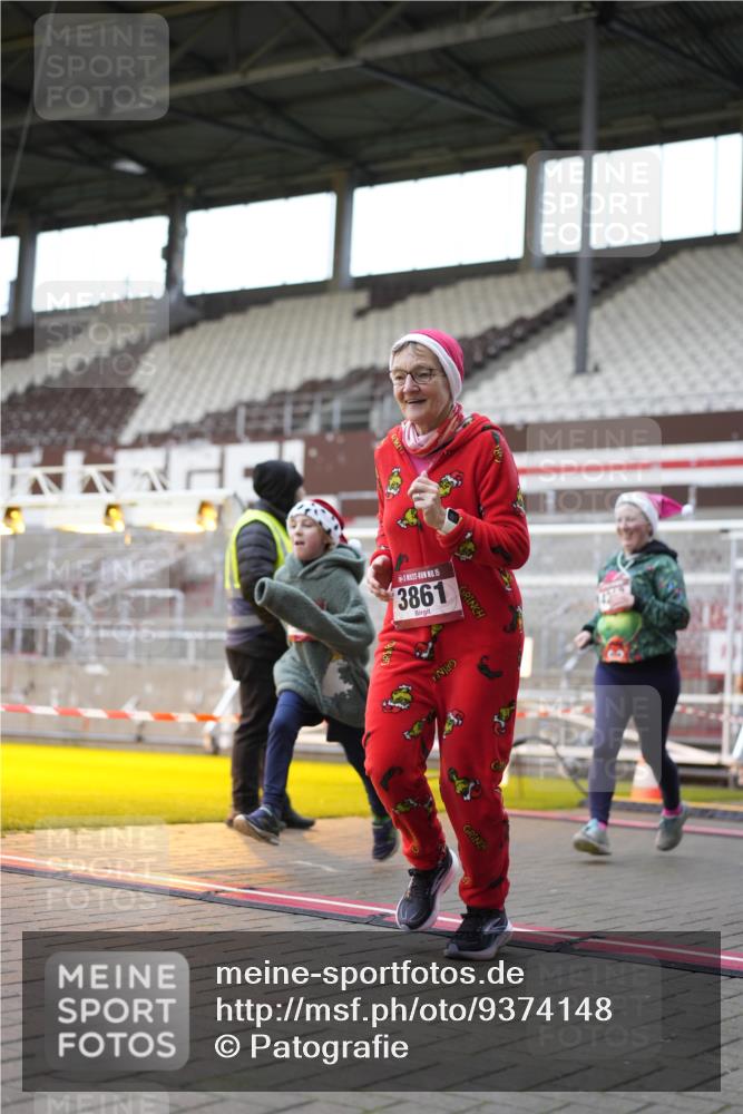 07.12.2025 - St. Pauli X-Mass-Run No. 15 Patografie http://msf.ph/oto/9374148 07.12.2025 12:08:11 Ziel 1224, 1940, 1943, 3397, 3609, 3861, 3867, 4212, 4213, 4214, 4215, 4269, 4271, 4272, 4292 meine-sportfotos.de