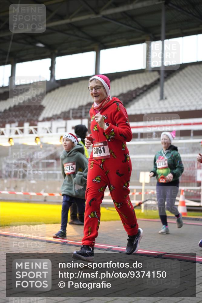 07.12.2025 - St. Pauli X-Mass-Run No. 15 Patografie http://msf.ph/oto/9374150 07.12.2025 12:08:11 Ziel 1224, 1940, 1943, 3397, 3609, 3861, 3867, 4212, 4213, 4214, 4215, 4269, 4271, 4272, 4292 meine-sportfotos.de
