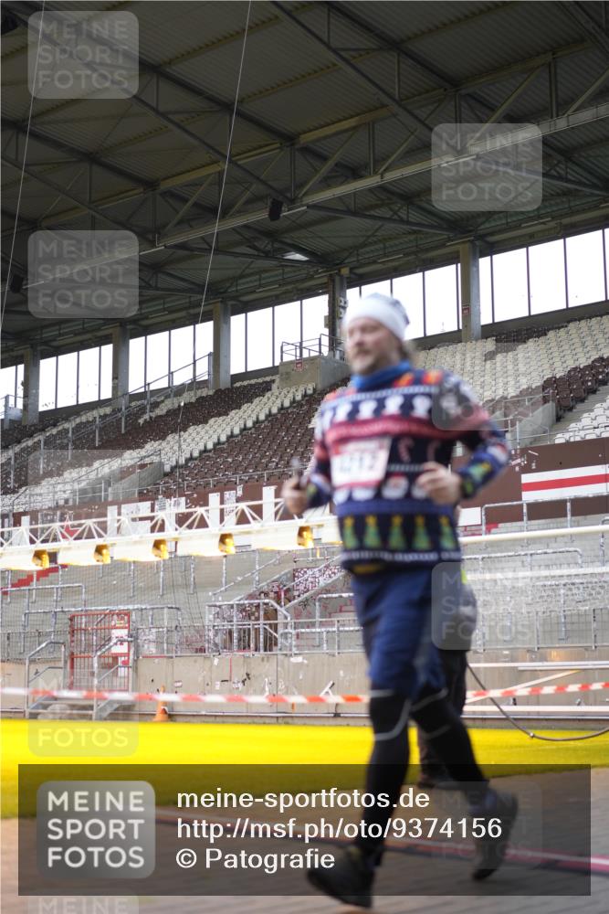 07.12.2025 - St. Pauli X-Mass-Run No. 15 Patografie http://msf.ph/oto/9374156 07.12.2025 12:08:13 Ziel 325, 334, 1224, 1940, 1943, 3397, 3609, 3861, 3867, 4212, 4213, 4214, 4215, 4269, 4271, 4272, 4292 meine-sportfotos.de