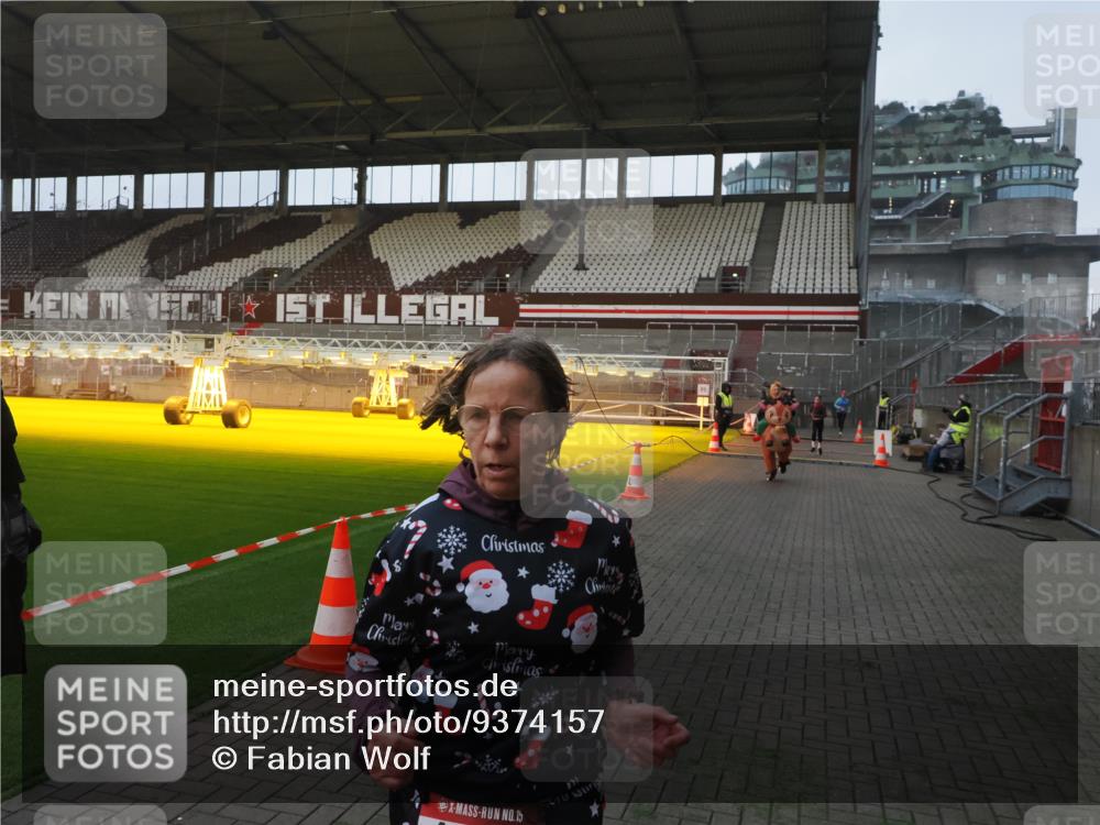 07.12.2025 - St. Pauli X-Mass-Run No. 15 Fabian Wolf http://msf.ph/oto/9374157 07.12.2025 09:59:18 Ziel 939, 1120, 2207, 2529, 2657, 3345 meine-sportfotos.de
