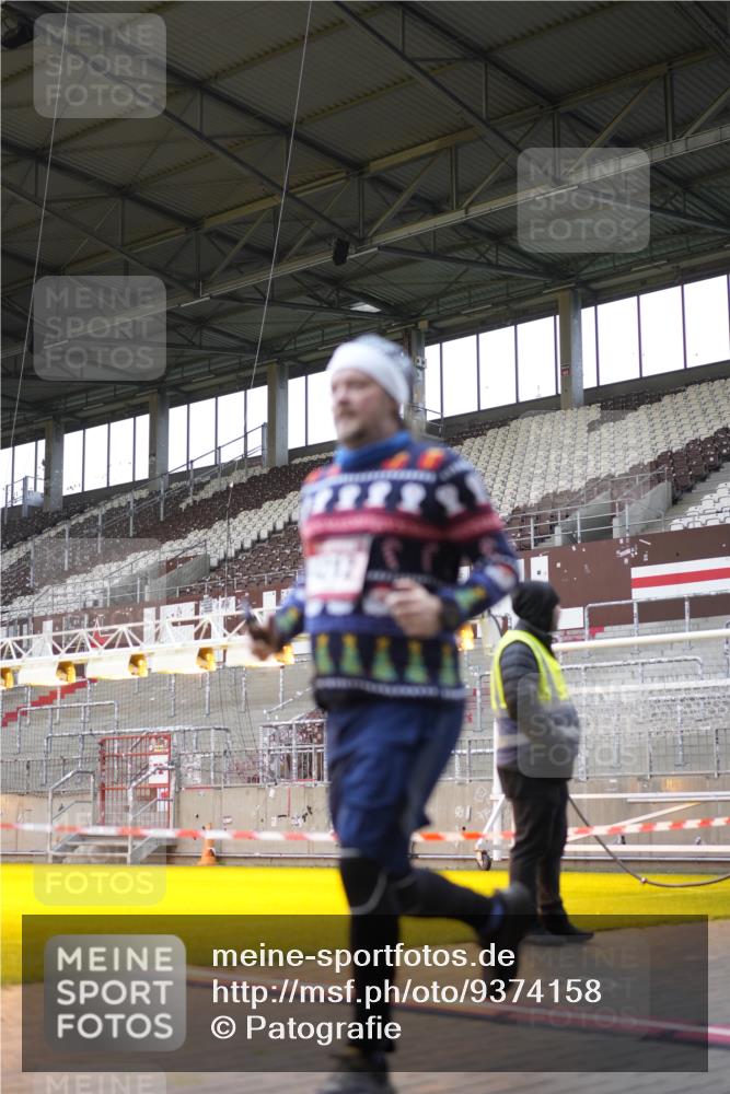 07.12.2025 - St. Pauli X-Mass-Run No. 15 Patografie http://msf.ph/oto/9374158 07.12.2025 12:08:13 Ziel 325, 334, 1224, 1940, 1943, 3397, 3609, 3861, 3867, 4212, 4213, 4214, 4215, 4269, 4271, 4272, 4292 meine-sportfotos.de