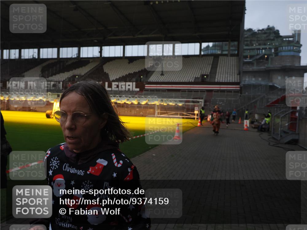 07.12.2025 - St. Pauli X-Mass-Run No. 15 Fabian Wolf http://msf.ph/oto/9374159 07.12.2025 09:59:18 Ziel 939, 1120, 2207, 2529, 2657, 3345 meine-sportfotos.de