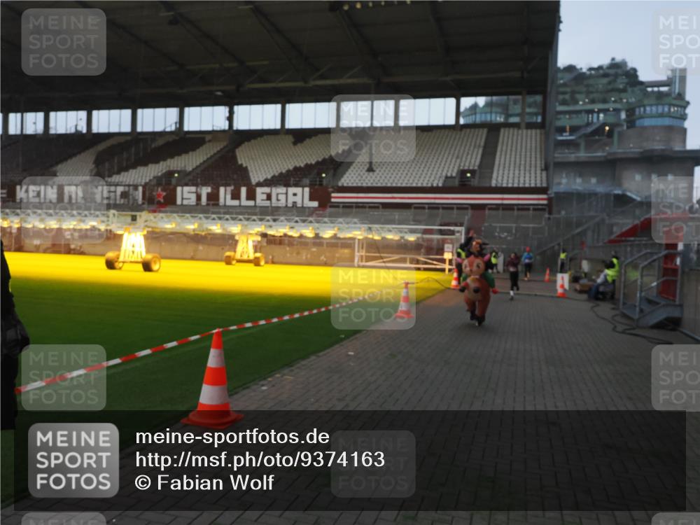 07.12.2025 - St. Pauli X-Mass-Run No. 15 Fabian Wolf http://msf.ph/oto/9374163 07.12.2025 09:59:19 Ziel 939, 1120, 2207, 2529, 2657, 3345 meine-sportfotos.de