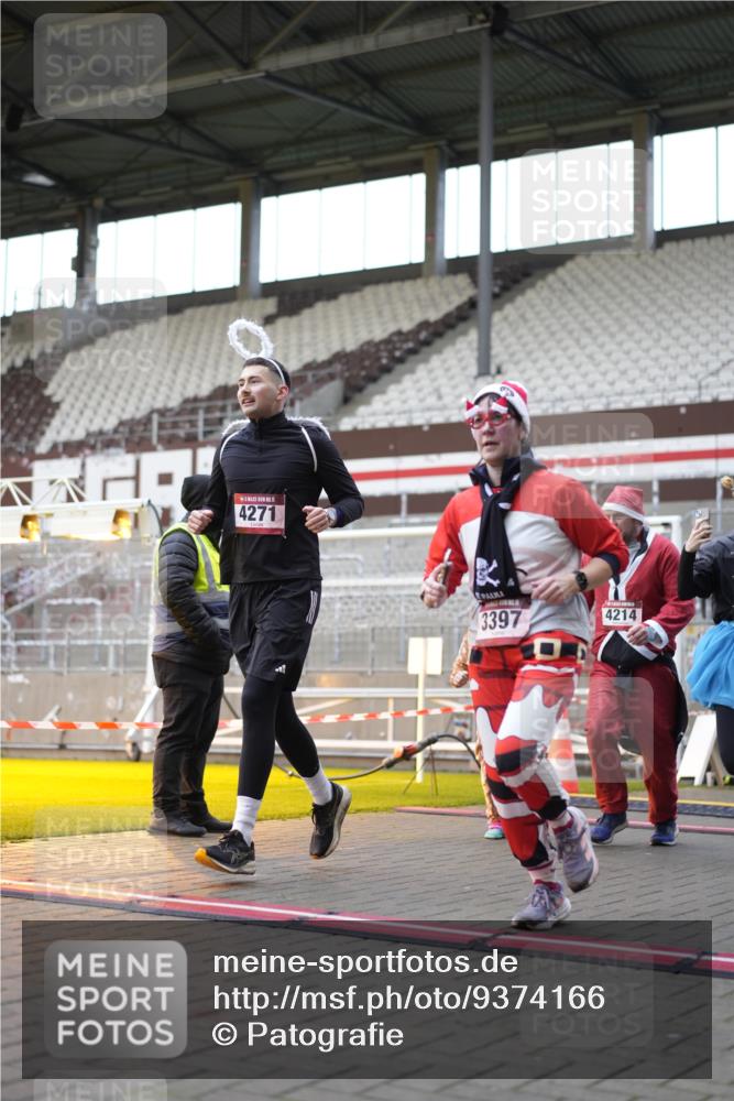 07.12.2025 - St. Pauli X-Mass-Run No. 15 Patografie http://msf.ph/oto/9374166 07.12.2025 12:08:16 Ziel 325, 334, 1493, 1514, 1940, 1943, 3397, 3609, 3861, 3867, 4212, 4213, 4214, 4215, 4269, 4271, 4272, 4292, 4711, 4717 meine-sportfotos.de