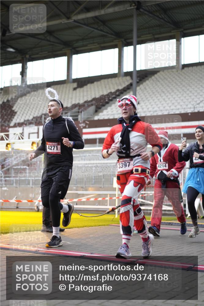 07.12.2025 - St. Pauli X-Mass-Run No. 15 Patografie http://msf.ph/oto/9374168 07.12.2025 12:08:16 Ziel 325, 334, 1493, 1514, 1940, 1943, 3397, 3609, 3861, 3867, 4212, 4213, 4214, 4215, 4269, 4271, 4272, 4292, 4711, 4717 meine-sportfotos.de