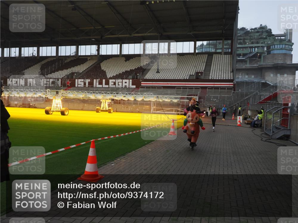 07.12.2025 - St. Pauli X-Mass-Run No. 15 Fabian Wolf http://msf.ph/oto/9374172 07.12.2025 09:59:20 Ziel 939, 1120, 2207, 2529, 2657 meine-sportfotos.de