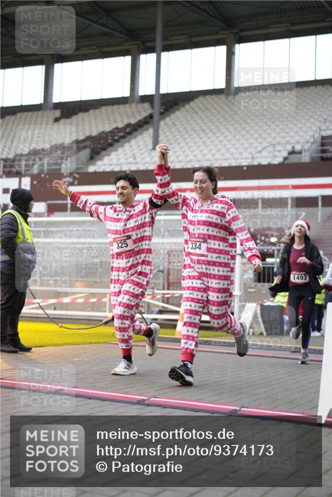 07.12.2025 - St. Pauli X-Mass-Run No. 15 Patografie http://msf.ph/oto/9374173 07.12.2025 12:08:18 Ziel 325, 334, 1493, 1514, 1940, 1943, 3397, 3609, 3861, 3867, 4212, 4213, 4214, 4215, 4269, 4271, 4272, 4292, 4711, 4712, 4717 meine-sportfotos.de