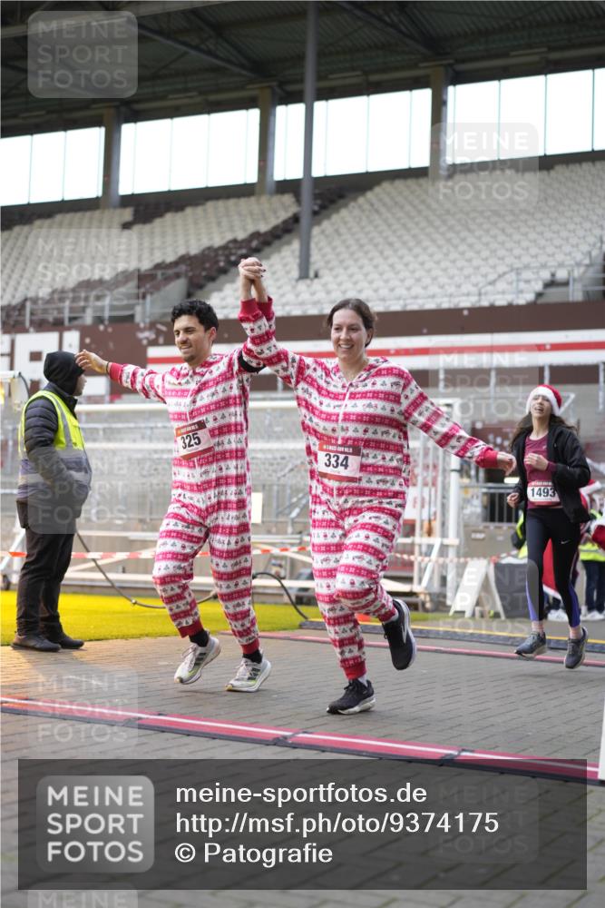 07.12.2025 - St. Pauli X-Mass-Run No. 15 Patografie http://msf.ph/oto/9374175 07.12.2025 12:08:18 Ziel 325, 334, 1493, 1514, 1940, 1943, 3397, 3609, 3861, 3867, 4212, 4213, 4214, 4215, 4269, 4271, 4272, 4292, 4711, 4712, 4717 meine-sportfotos.de