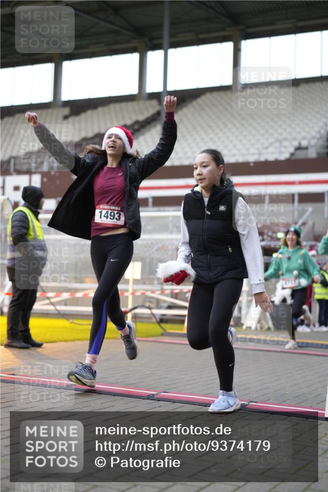07.12.2025 - St. Pauli X-Mass-Run No. 15 Patografie http://msf.ph/oto/9374179 07.12.2025 12:08:19 Ziel 325, 334, 1493, 1514, 1940, 1943, 3397, 3609, 3861, 3867, 4212, 4213, 4214, 4215, 4269, 4271, 4272, 4292, 4711, 4712, 4717 meine-sportfotos.de