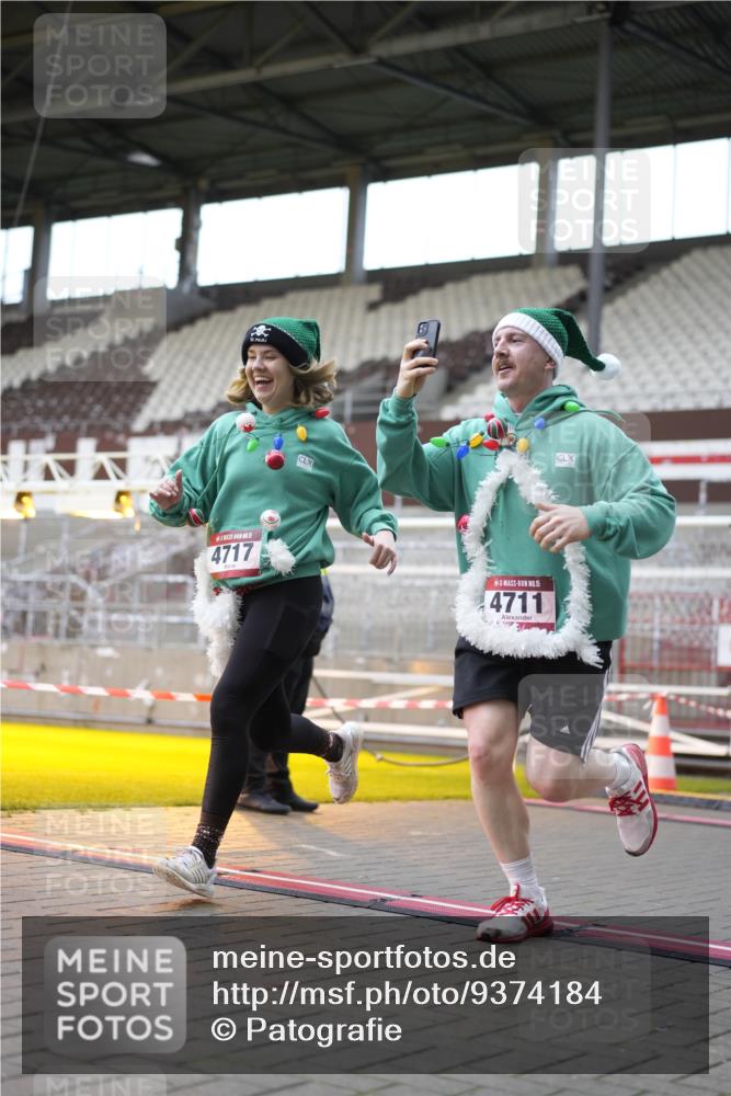 07.12.2025 - St. Pauli X-Mass-Run No. 15 Patografie http://msf.ph/oto/9374184 07.12.2025 12:08:21 Ziel 325, 334, 1493, 1514, 1940, 1943, 3141, 3397, 3609, 3861, 3867, 4212, 4213, 4214, 4215, 4269, 4271, 4272, 4292, 4711, 4712, 4717 meine-sportfotos.de