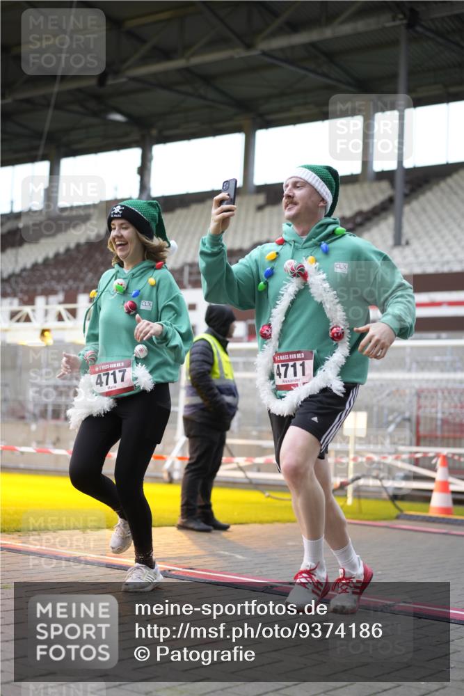 07.12.2025 - St. Pauli X-Mass-Run No. 15 Patografie http://msf.ph/oto/9374186 07.12.2025 12:08:21 Ziel 325, 334, 1493, 1514, 1940, 1943, 3141, 3397, 3609, 3861, 3867, 4212, 4213, 4214, 4215, 4269, 4271, 4272, 4292, 4711, 4712, 4717 meine-sportfotos.de