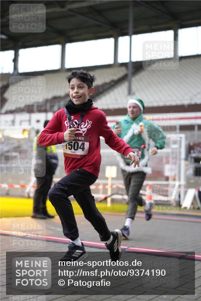 07.12.2025 - St. Pauli X-Mass-Run No. 15 Patografie http://msf.ph/oto/9374190 07.12.2025 12:08:22 Ziel 325, 334, 1493, 1514, 1940, 1943, 3141, 3397, 3609, 3861, 3867, 4212, 4213, 4214, 4215, 4269, 4271, 4272, 4292, 4711, 4712, 4717 meine-sportfotos.de