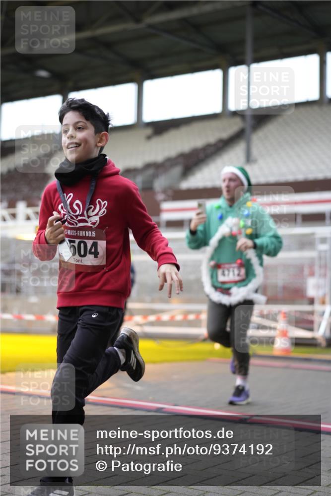 07.12.2025 - St. Pauli X-Mass-Run No. 15 Patografie http://msf.ph/oto/9374192 07.12.2025 12:08:22 Ziel 325, 334, 1493, 1514, 1940, 1943, 3141, 3397, 3609, 3861, 3867, 4212, 4213, 4214, 4215, 4269, 4271, 4272, 4292, 4711, 4712, 4717 meine-sportfotos.de