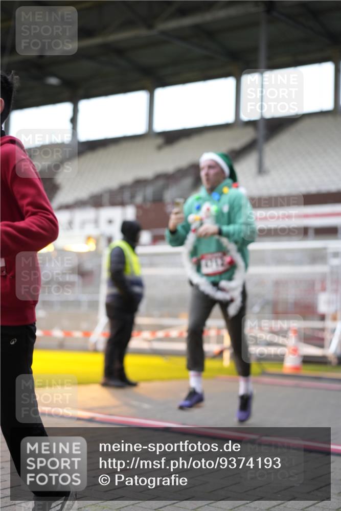 07.12.2025 - St. Pauli X-Mass-Run No. 15 Patografie http://msf.ph/oto/9374193 07.12.2025 12:08:23 Ziel 325, 334, 1493, 1514, 1940, 1943, 3141, 3397, 3609, 3861, 3867, 4212, 4213, 4214, 4215, 4269, 4271, 4272, 4292, 4711, 4712, 4717 meine-sportfotos.de