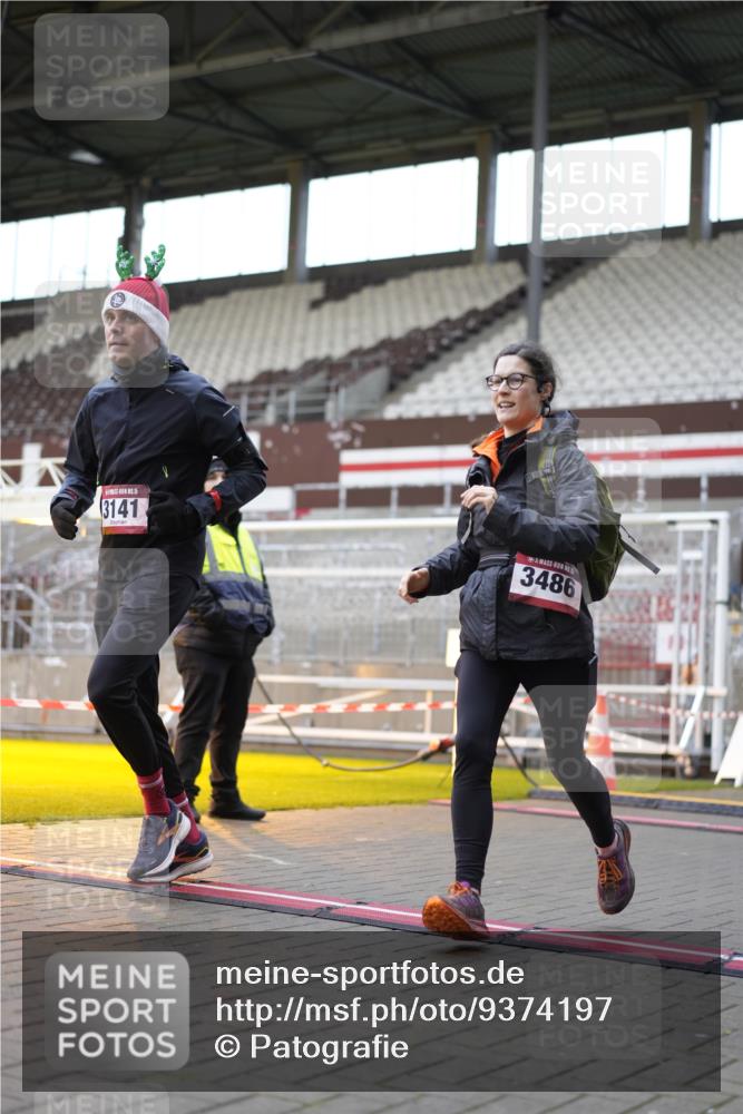 07.12.2025 - St. Pauli X-Mass-Run No. 15 Patografie http://msf.ph/oto/9374197 07.12.2025 12:08:25 Ziel 325, 334, 1493, 1514, 1940, 1943, 3141, 3397, 3609, 3861, 3867, 4212, 4213, 4214, 4215, 4269, 4271, 4272, 4292, 4711, 4712, 4717 meine-sportfotos.de