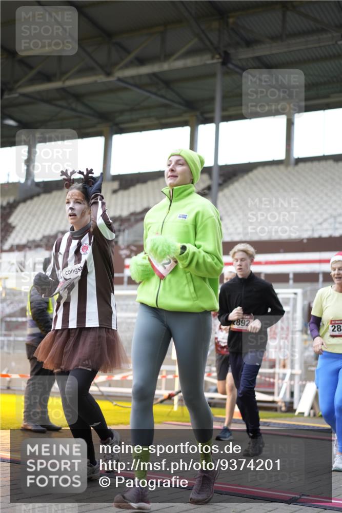 07.12.2025 - St. Pauli X-Mass-Run No. 15 Patografie http://msf.ph/oto/9374201 07.12.2025 12:08:32 Ziel 325, 334, 1214, 1219, 1253, 1269, 1493, 1514, 2679, 2873, 2889, 2892, 3141, 3595, 3876, 4084, 4182, 4183, 4252, 4422, 4711, 4712, 4717 meine-sportfotos.de