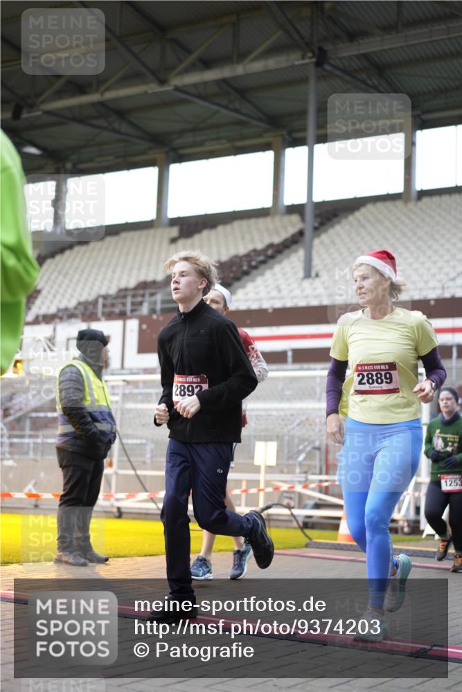 07.12.2025 - St. Pauli X-Mass-Run No. 15 Patografie http://msf.ph/oto/9374203 07.12.2025 12:08:33 Ziel 325, 334, 1214, 1219, 1253, 1269, 1270, 1493, 1514, 2679, 2873, 2889, 2892, 3141, 3595, 3876, 4084, 4086, 4182, 4183, 4252, 4422, 4429, 4711, 4712, 4717 meine-sportfotos.de