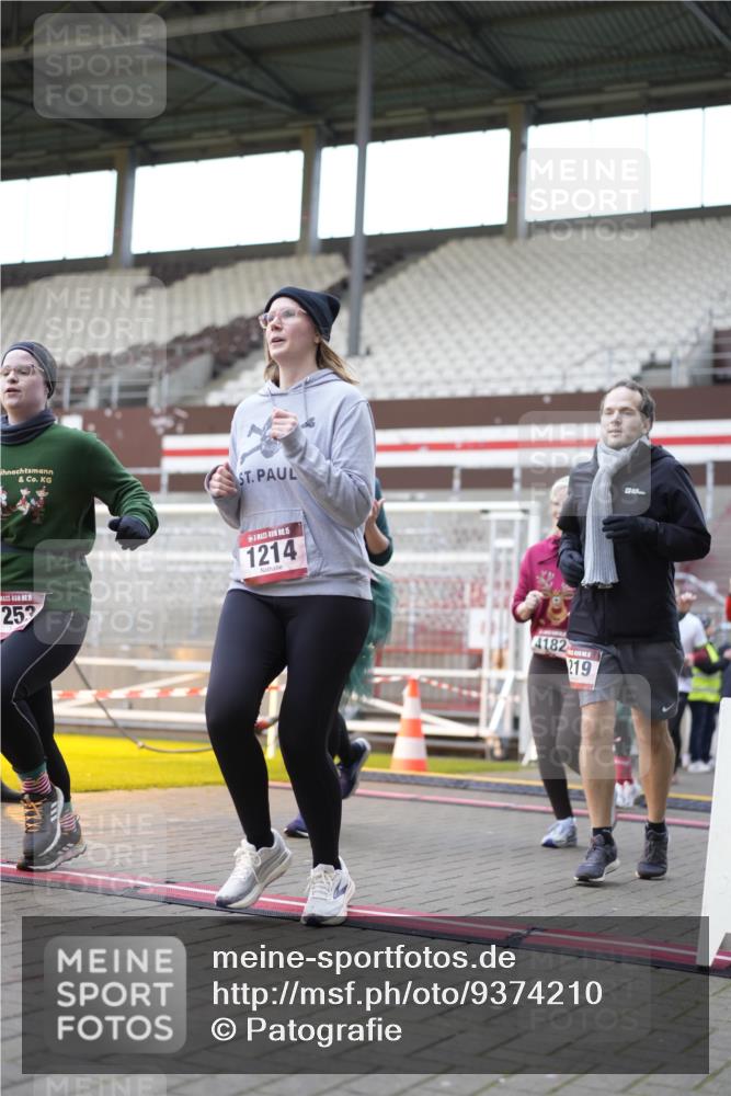 07.12.2025 - St. Pauli X-Mass-Run No. 15 Patografie http://msf.ph/oto/9374210 07.12.2025 12:08:34 Ziel 1214, 1219, 1253, 1269, 1270, 1493, 1514, 2679, 2873, 2889, 2892, 3141, 3595, 3876, 4084, 4086, 4182, 4183, 4252, 4295, 4297, 4422, 4429, 4711, 4712, 4717 meine-sportfotos.de