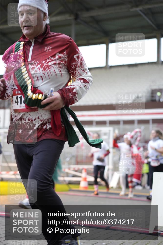 07.12.2025 - St. Pauli X-Mass-Run No. 15 Patografie http://msf.ph/oto/9374217 07.12.2025 12:08:36 Ziel 1214, 1219, 1253, 1269, 1270, 2679, 2873, 2889, 2892, 3141, 3595, 3876, 4084, 4086, 4137, 4138, 4182, 4183, 4252, 4294, 4295, 4297, 4422, 4429, 4711, 4712, 4717 meine-sportfotos.de