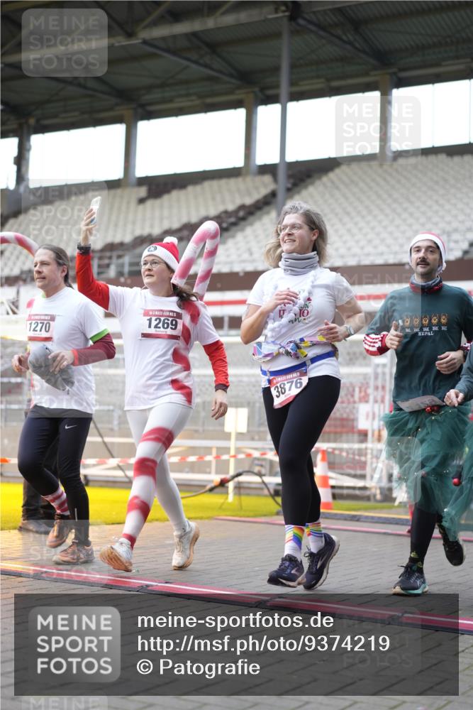 07.12.2025 - St. Pauli X-Mass-Run No. 15 Patografie http://msf.ph/oto/9374219 07.12.2025 12:08:38 Ziel 586, 1214, 1219, 1253, 1269, 1270, 2679, 2873, 2889, 2892, 3141, 3230, 3233, 3595, 3876, 4084, 4086, 4137, 4138, 4182, 4183, 4252, 4294, 4295, 4297, 4422, 4429, 4712 meine-sportfotos.de