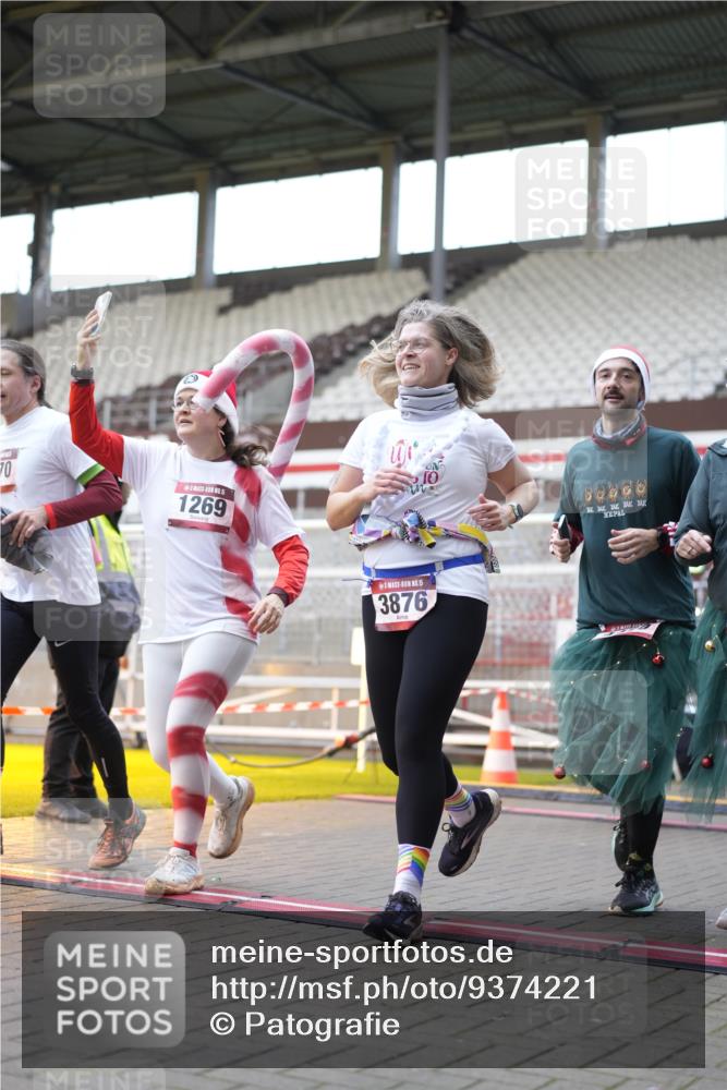 07.12.2025 - St. Pauli X-Mass-Run No. 15 Patografie http://msf.ph/oto/9374221 07.12.2025 12:08:38 Ziel 586, 1214, 1219, 1253, 1269, 1270, 2679, 2873, 2889, 2892, 3141, 3230, 3233, 3595, 3876, 4084, 4086, 4137, 4138, 4182, 4183, 4252, 4294, 4295, 4297, 4422, 4429, 4712 meine-sportfotos.de