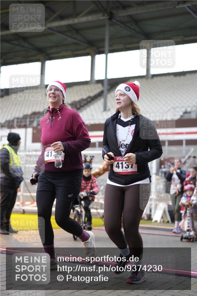 07.12.2025 - St. Pauli X-Mass-Run No. 15 Patografie http://msf.ph/oto/9374230 07.12.2025 12:08:42 Ziel 586, 1214, 1219, 1253, 1269, 1270, 1901, 2679, 2873, 2889, 2892, 3230, 3233, 3595, 3876, 4084, 4086, 4137, 4138, 4182, 4183, 4252, 4294, 4295, 4297, 4422, 4429, 4720 meine-sportfotos.de