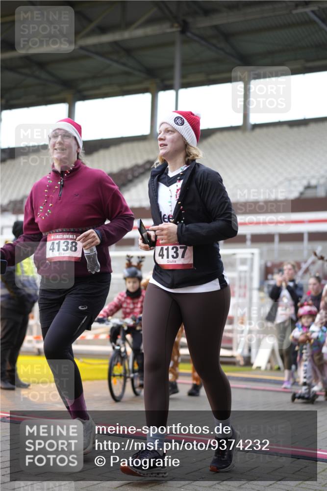 07.12.2025 - St. Pauli X-Mass-Run No. 15 Patografie http://msf.ph/oto/9374232 07.12.2025 12:08:42 Ziel 586, 1214, 1219, 1253, 1269, 1270, 1901, 2679, 2873, 2889, 2892, 3230, 3233, 3595, 3876, 4084, 4086, 4137, 4138, 4182, 4183, 4252, 4294, 4295, 4297, 4422, 4429, 4720 meine-sportfotos.de
