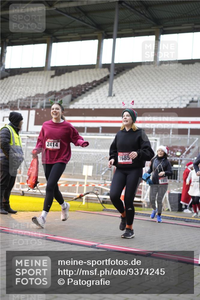 07.12.2025 - St. Pauli X-Mass-Run No. 15 Patografie http://msf.ph/oto/9374245 07.12.2025 12:08:49 Ziel 586, 643, 1214, 1219, 1253, 1269, 1270, 1405, 1652, 1653, 1685, 1901, 2414, 2679, 2731, 3230, 3233, 3595, 3876, 4084, 4086, 4137, 4138, 4182, 4183, 4294, 4295, 4297, 4429, 4720 meine-sportfotos.de