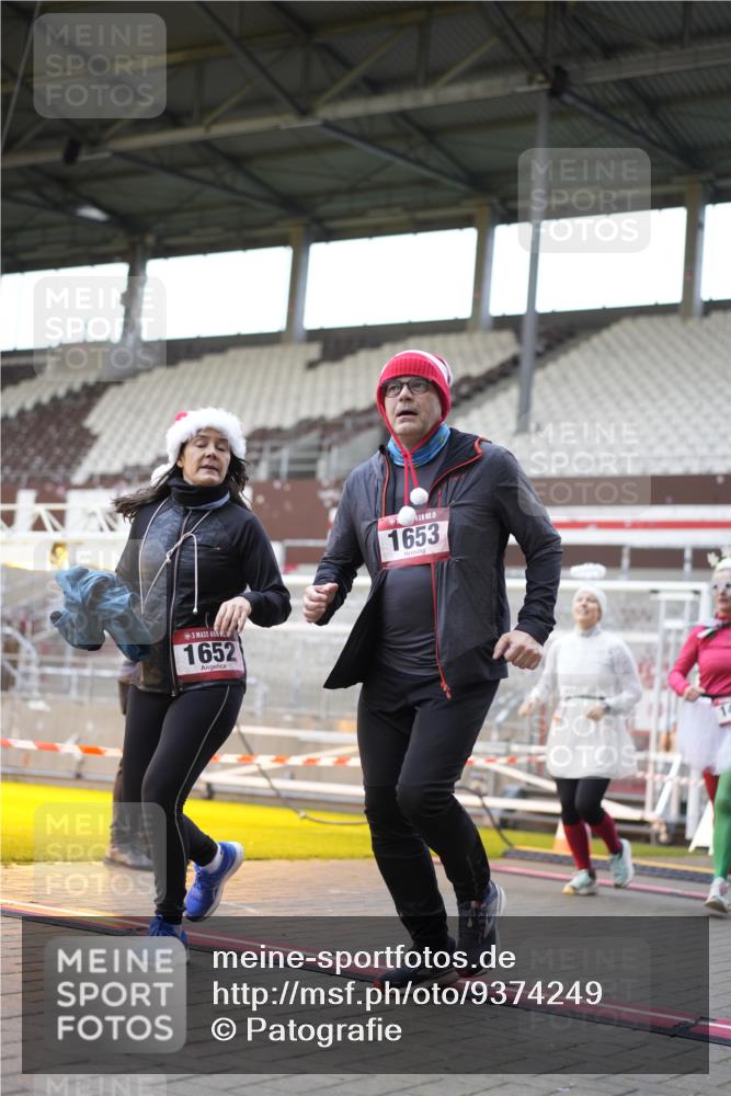 07.12.2025 - St. Pauli X-Mass-Run No. 15 Patografie http://msf.ph/oto/9374249 07.12.2025 12:08:52 Ziel 586, 643, 775, 807, 1269, 1270, 1405, 1652, 1653, 1685, 1901, 2414, 2731, 3230, 3233, 3876, 4086, 4137, 4138, 4294, 4295, 4297, 4429, 4720 meine-sportfotos.de