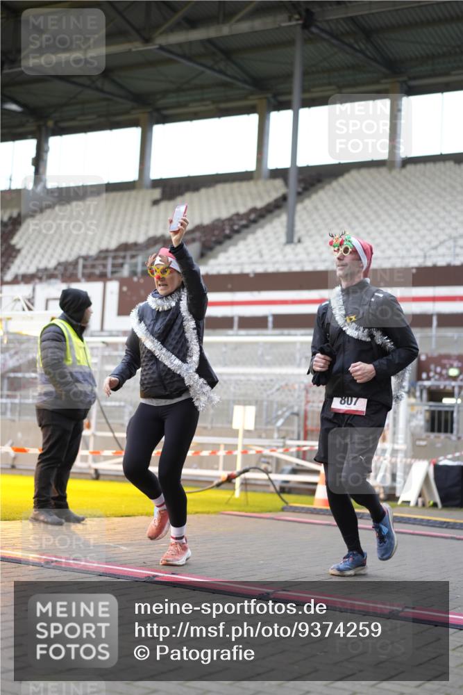 07.12.2025 - St. Pauli X-Mass-Run No. 15 Patografie http://msf.ph/oto/9374259 07.12.2025 12:08:56 Ziel 586, 643, 775, 807, 1405, 1652, 1653, 1685, 1901, 2414, 2731, 3230, 3233, 4137, 4138, 4720 meine-sportfotos.de