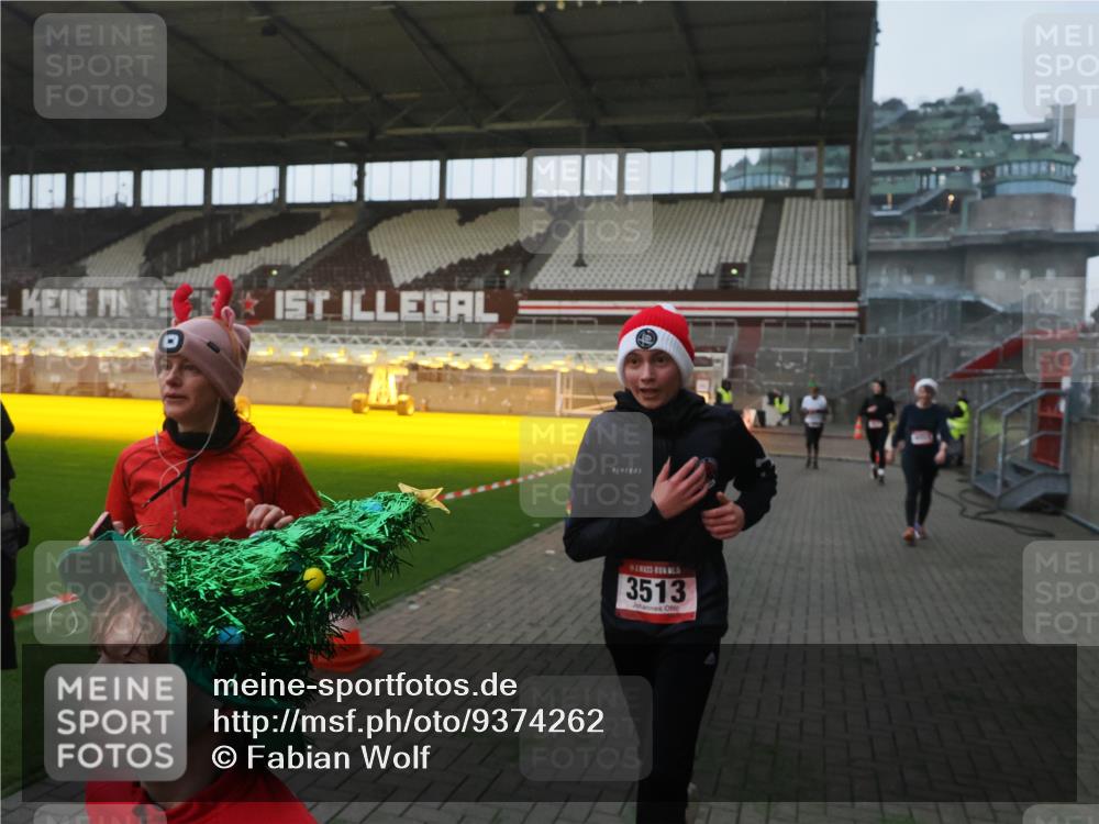 07.12.2025 - St. Pauli X-Mass-Run No. 15 Fabian Wolf http://msf.ph/oto/9374262 07.12.2025 09:59:37 Ziel 488, 910, 911, 961, 1763, 2204, 2207, 3513, 4029, 4051, 4052, 4465 meine-sportfotos.de