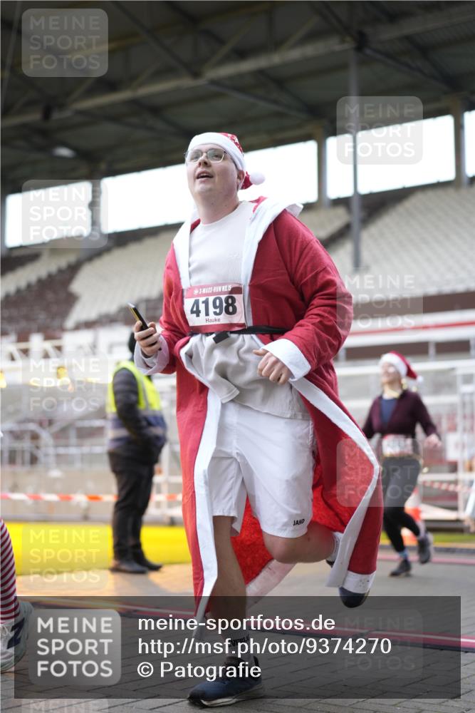 07.12.2025 - St. Pauli X-Mass-Run No. 15 Patografie http://msf.ph/oto/9374270 07.12.2025 12:09:07 Ziel 138, 643, 775, 807, 1405, 1725, 2009, 2731, 3538, 3947, 3955, 3966, 4196, 4197, 4198, 4267, 4282, 4283 meine-sportfotos.de
